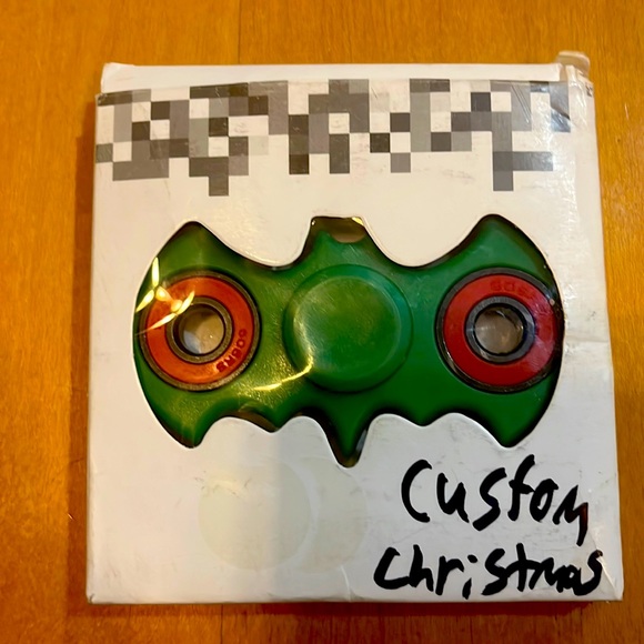 Box a little bit worn out, but the spinner is excellent at spinning - Picture 1 of 2